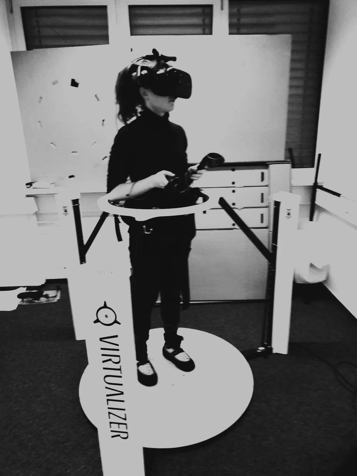 Fully equiped with VR headset, controller and the running desk for simulating walking. 