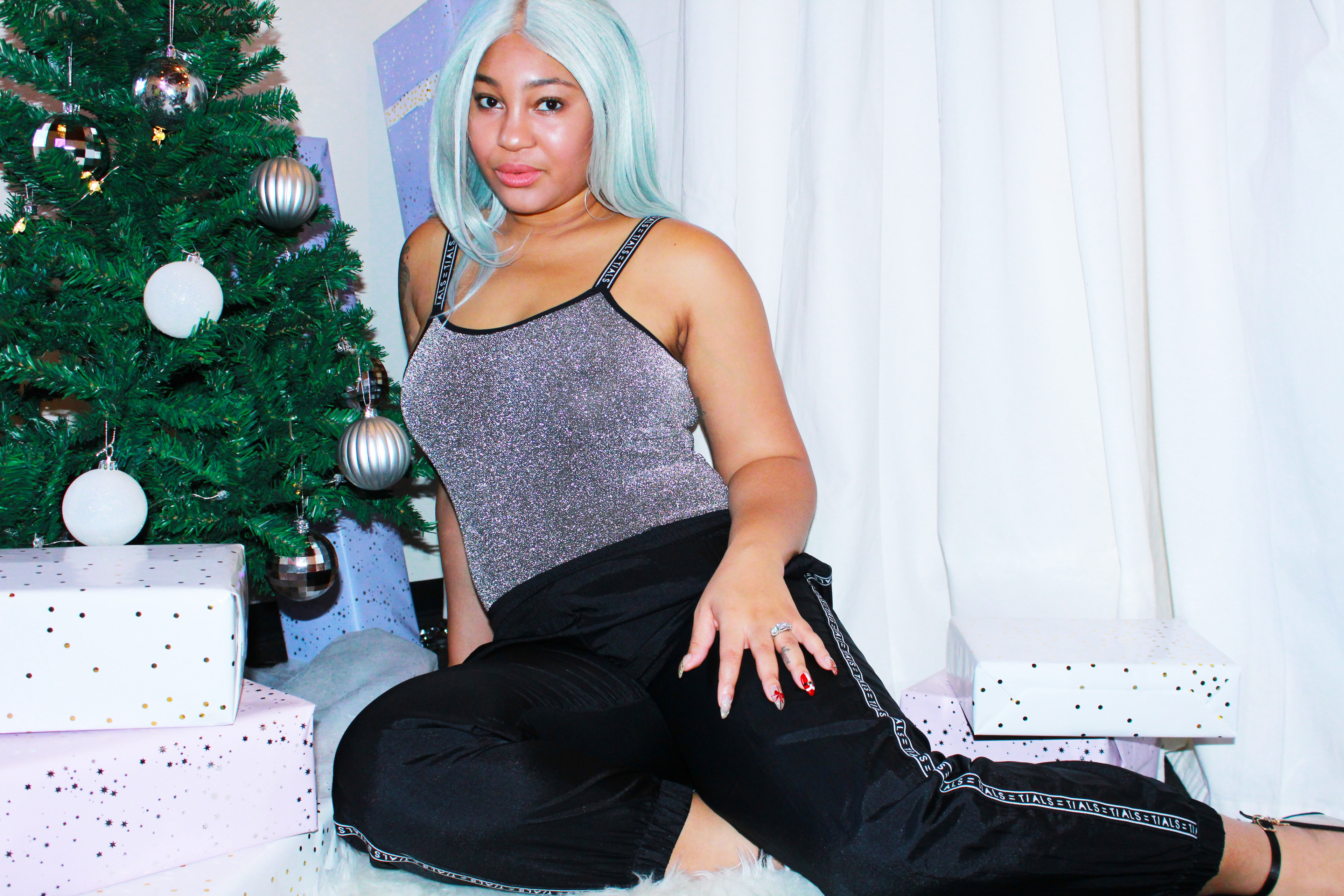 During the Christmas social media campaign, I had this photoshoot, along with several IG animated posts.