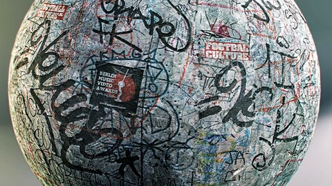 PBR - OLD WALL WITH GRAFFITIS 2 - 4K MATERIAL