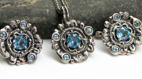 3D jewelry model. Pendant and earrings with stones in the form of flowers