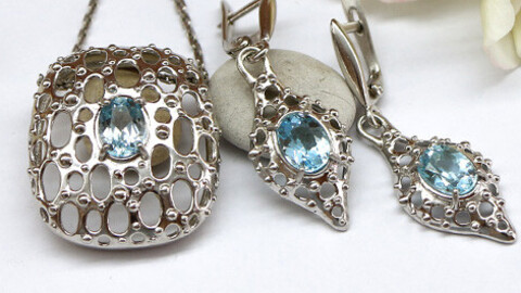 Dangle earrings and miniature pendant model with openwork pattern and an oval stone