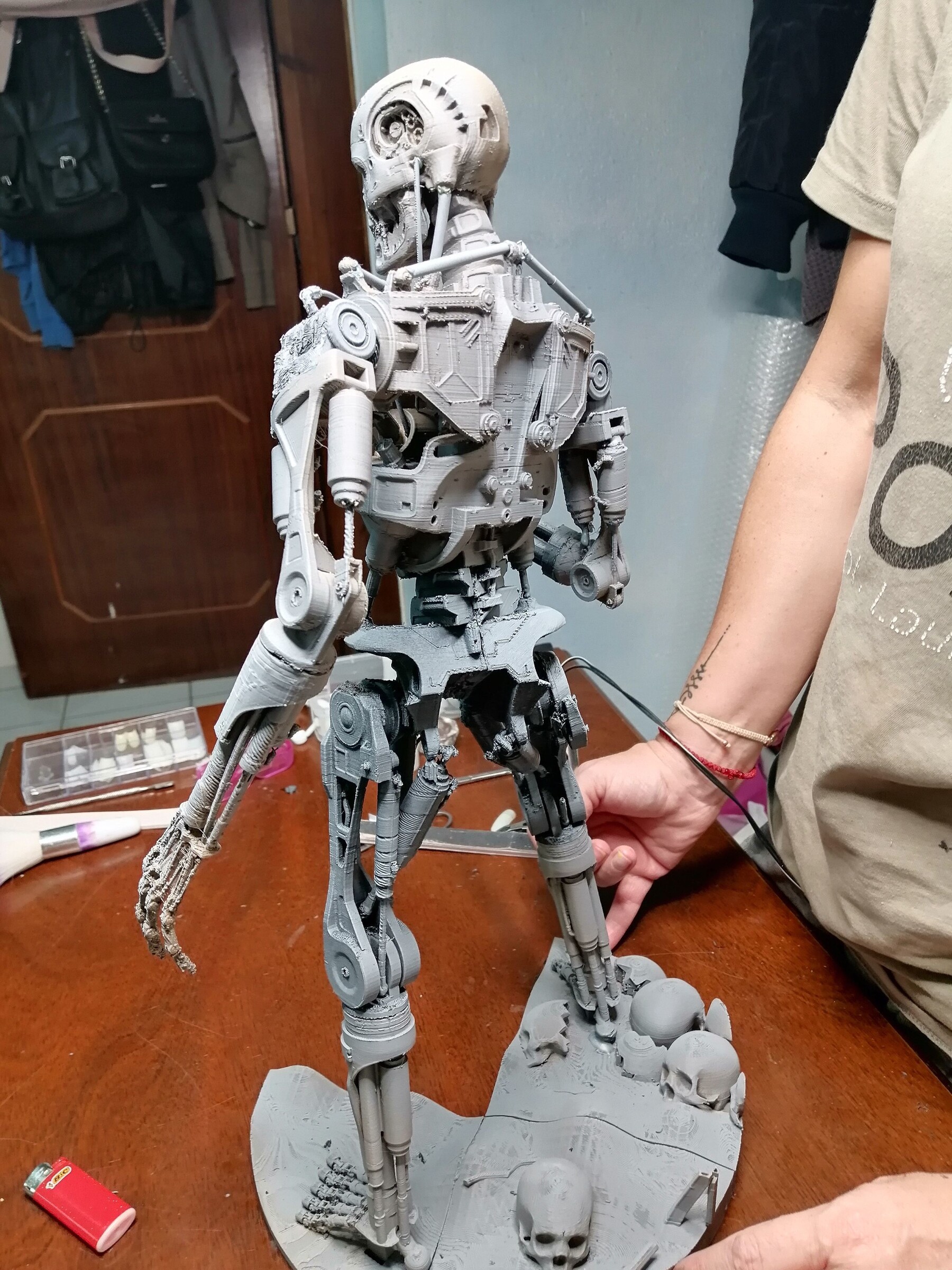 3D file Terminator T-800 Endoskeleton Rekvizit T1 V2. 🤖・Model to